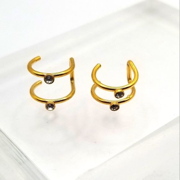 Jewelry - Gold toned cartilage earring cuff